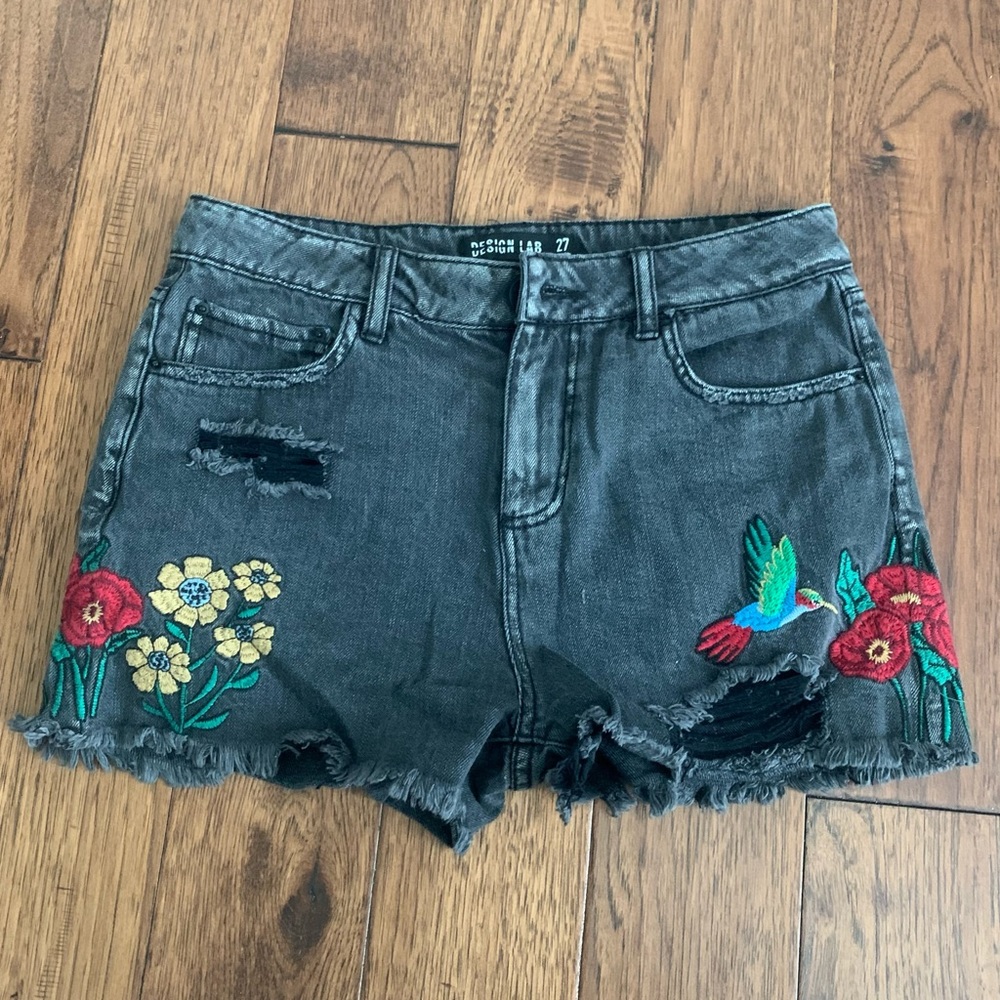 DESIGN LAB Embroidered Denim Shorts